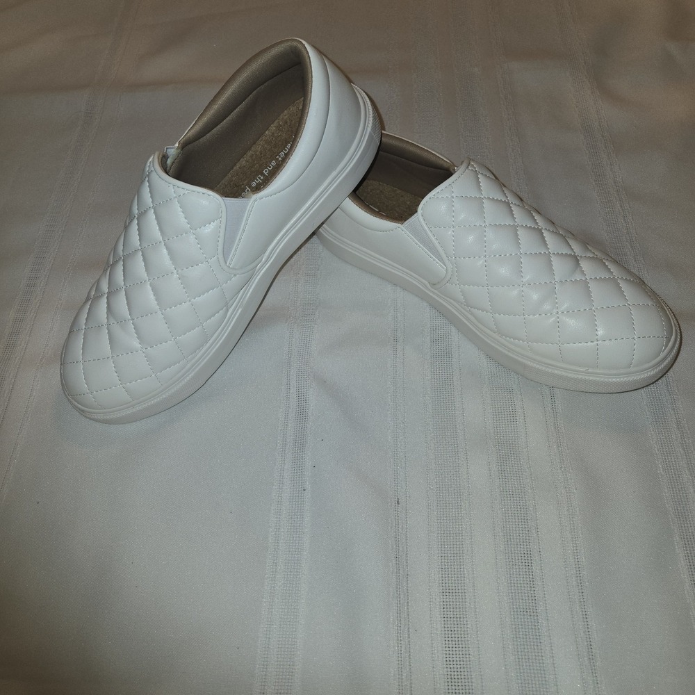STQ WOMENS Slip-On Quilted Diamond Faux Leather Shoes White Rubber Outsole Sz 10